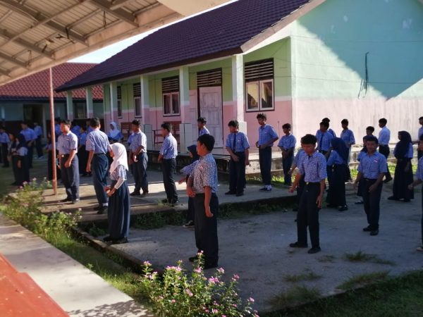 Senam Anak Indonesia Hebat di SMP PGRI 1 Tanjungpandan